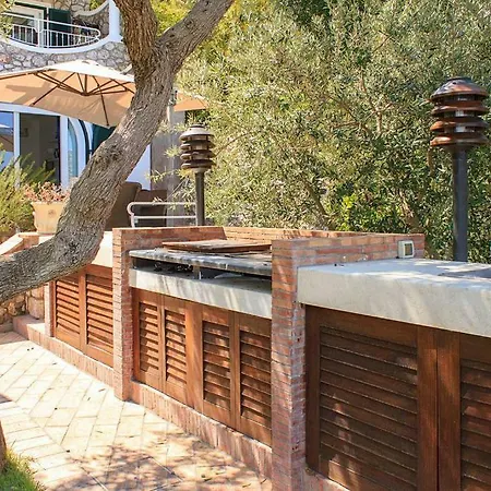 Pietra Salata Villa *